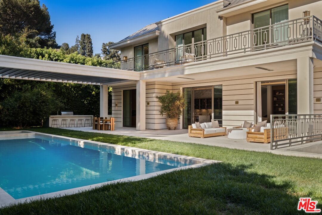 1395 N Doheny Dr