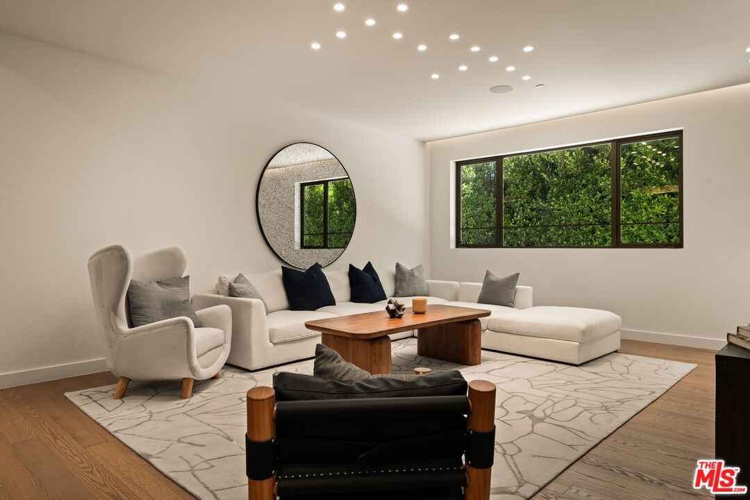 1395 N Doheny Dr
