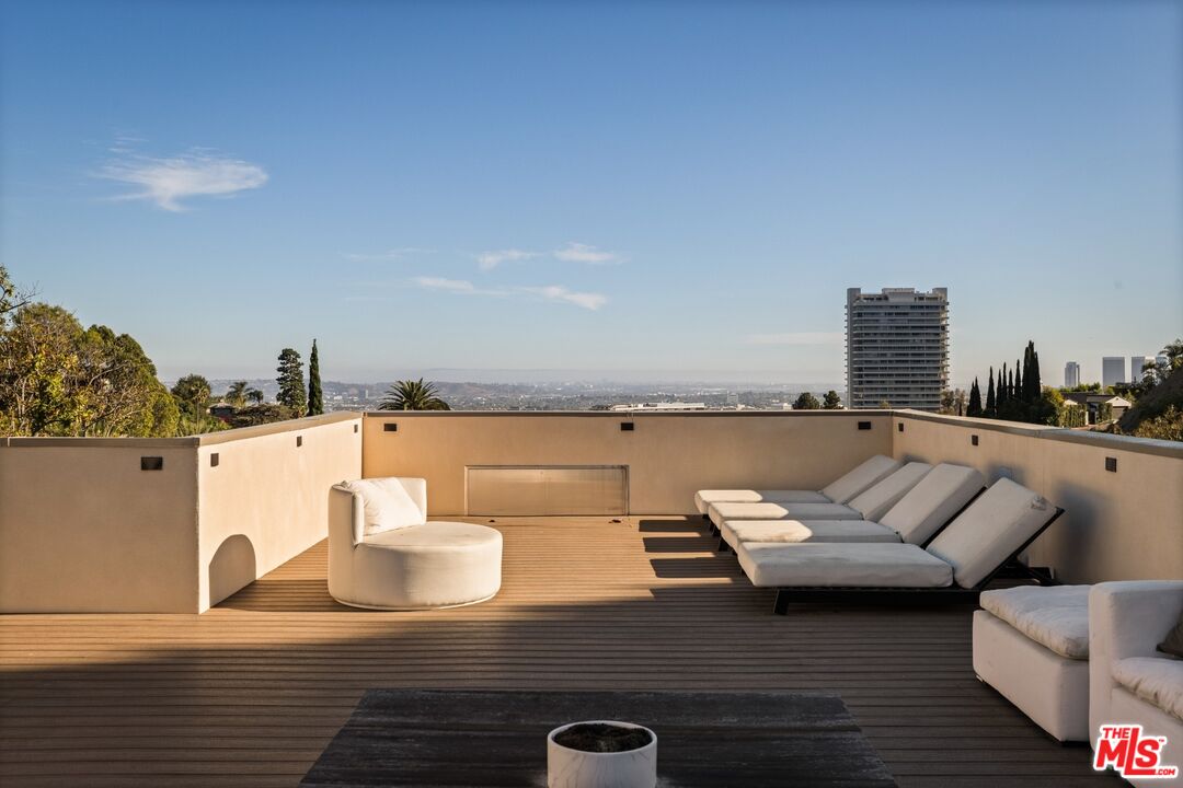 1395 N Doheny Dr