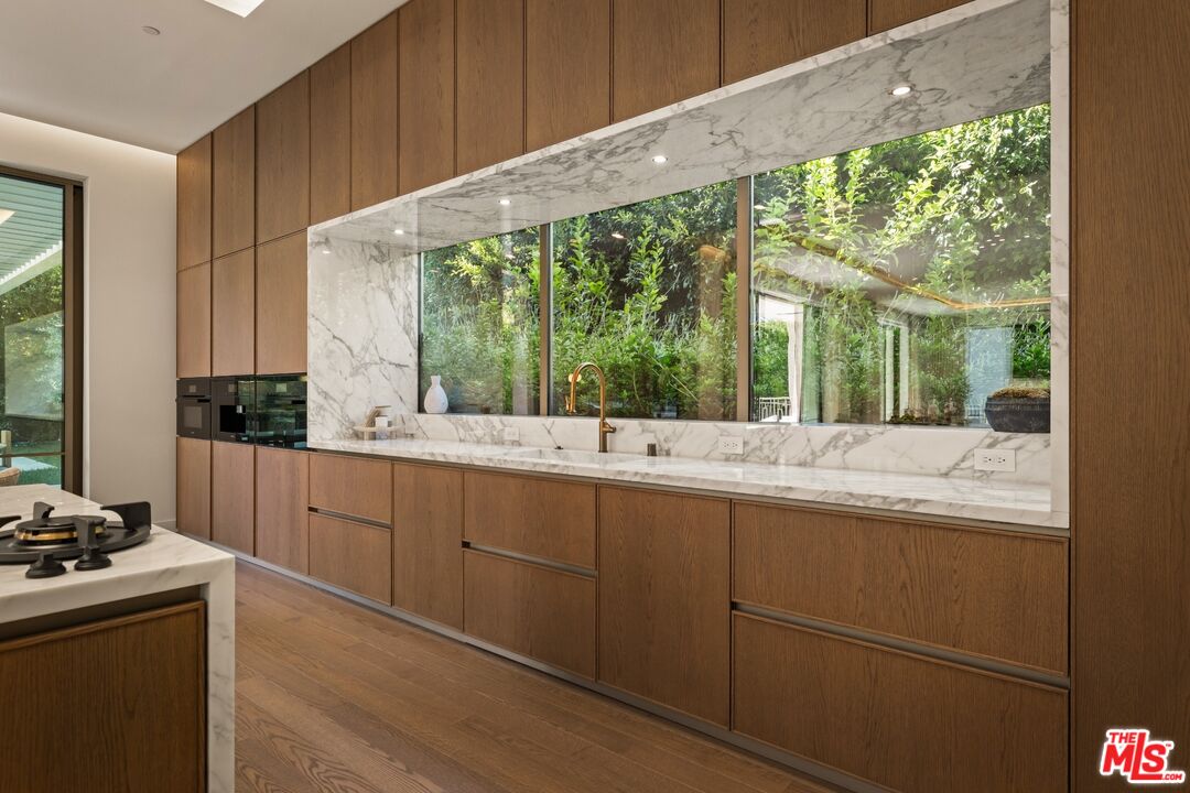 1395 N Doheny Dr