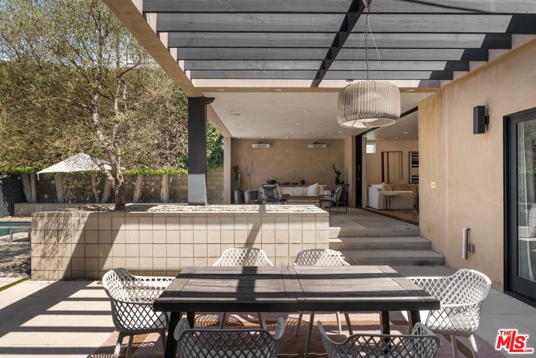 845 N Las Palmas Ave
