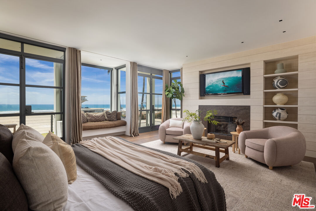 2311 Ocean Front Walk