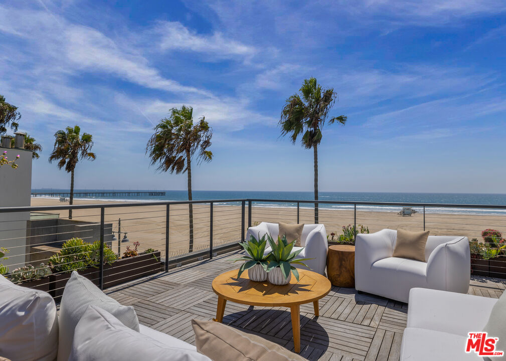 2311 Ocean Front Walk