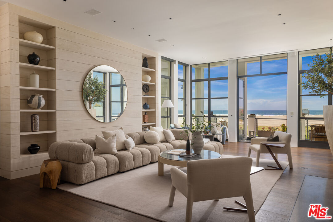 2311 Ocean Front Walk