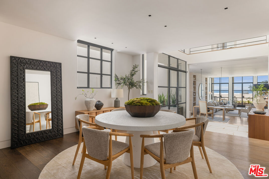 2311 Ocean Front Walk