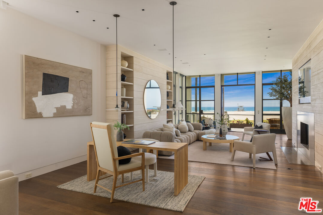 2311 Ocean Front Walk