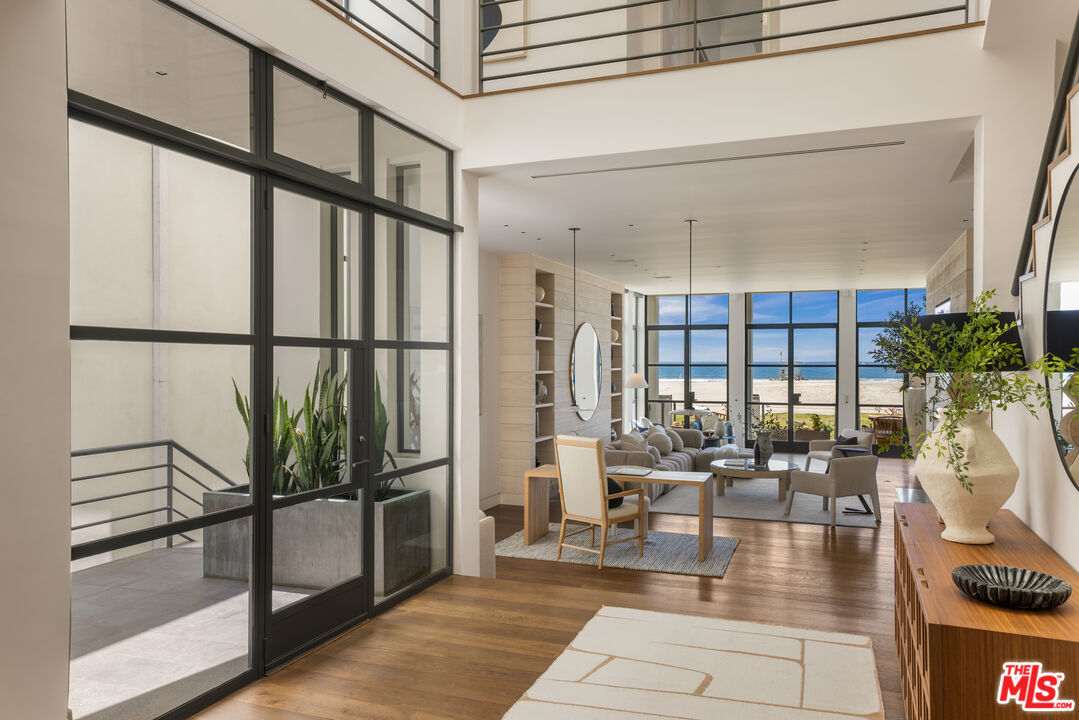 2311 Ocean Front Walk