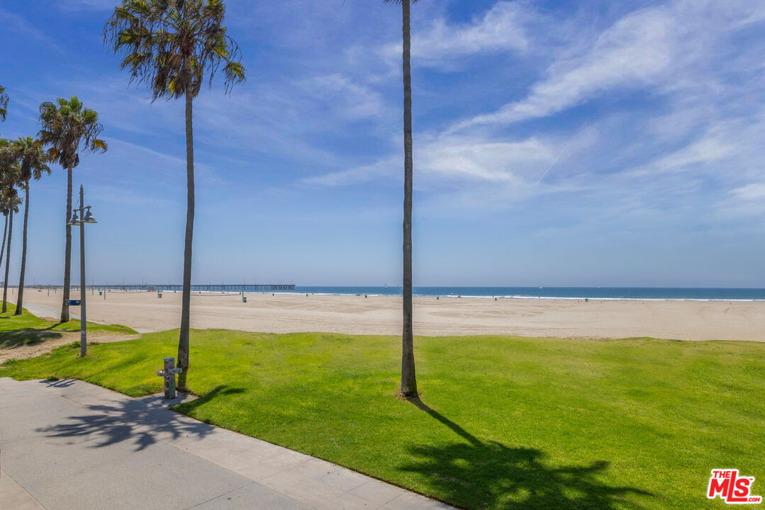 2311 Ocean Front Walk