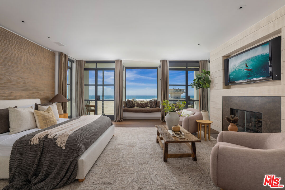 2311 Ocean Front Walk