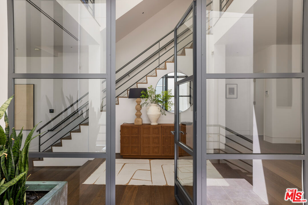 2311 Ocean Front Walk