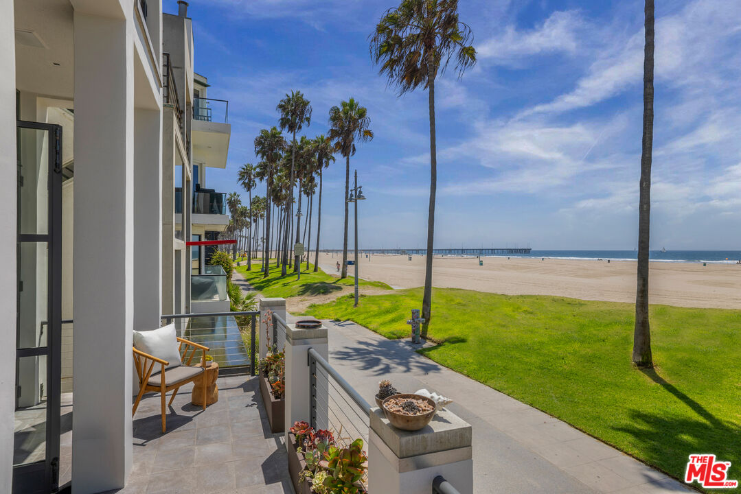 2311 Ocean Front Walk