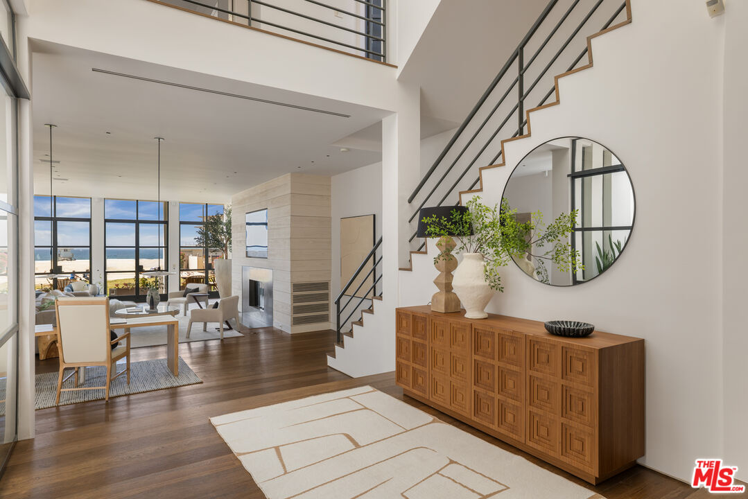 2311 Ocean Front Walk