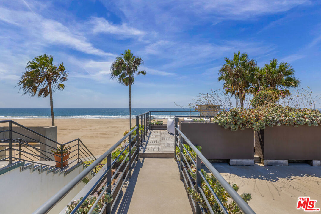 2311 Ocean Front Walk