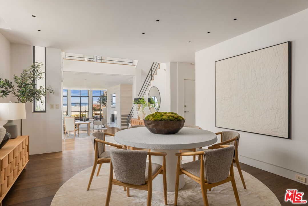 2311 Ocean Front Walk