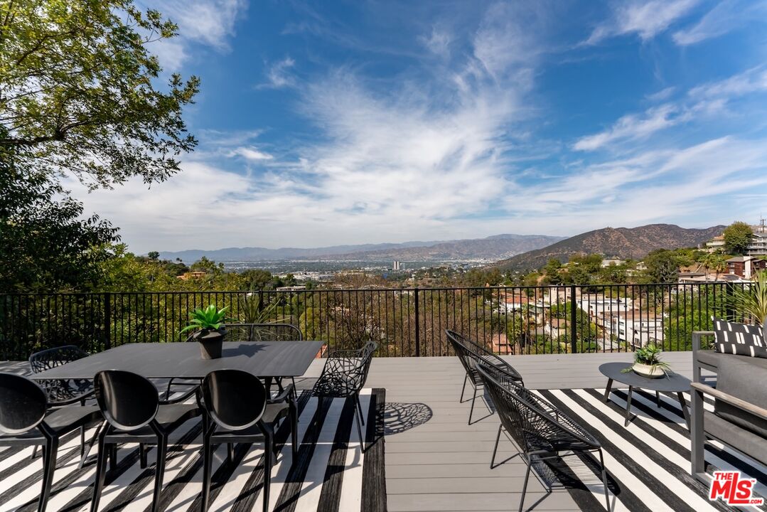 7301 Pacific View Dr