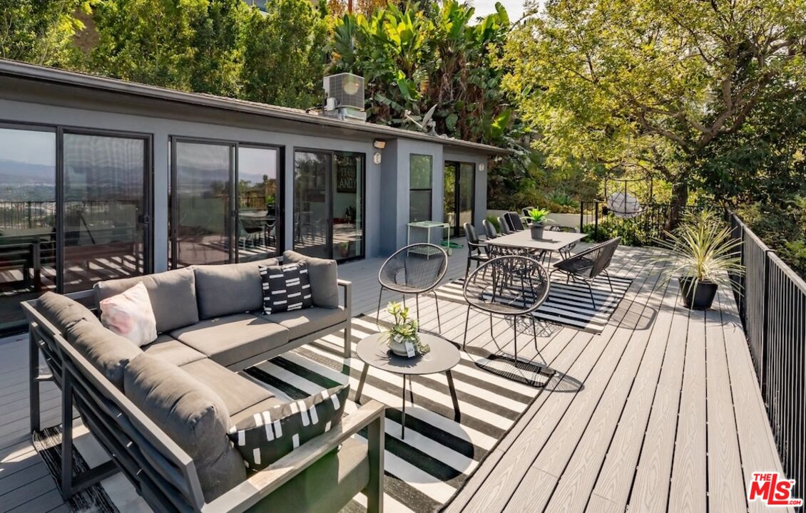 7301 Pacific View Dr