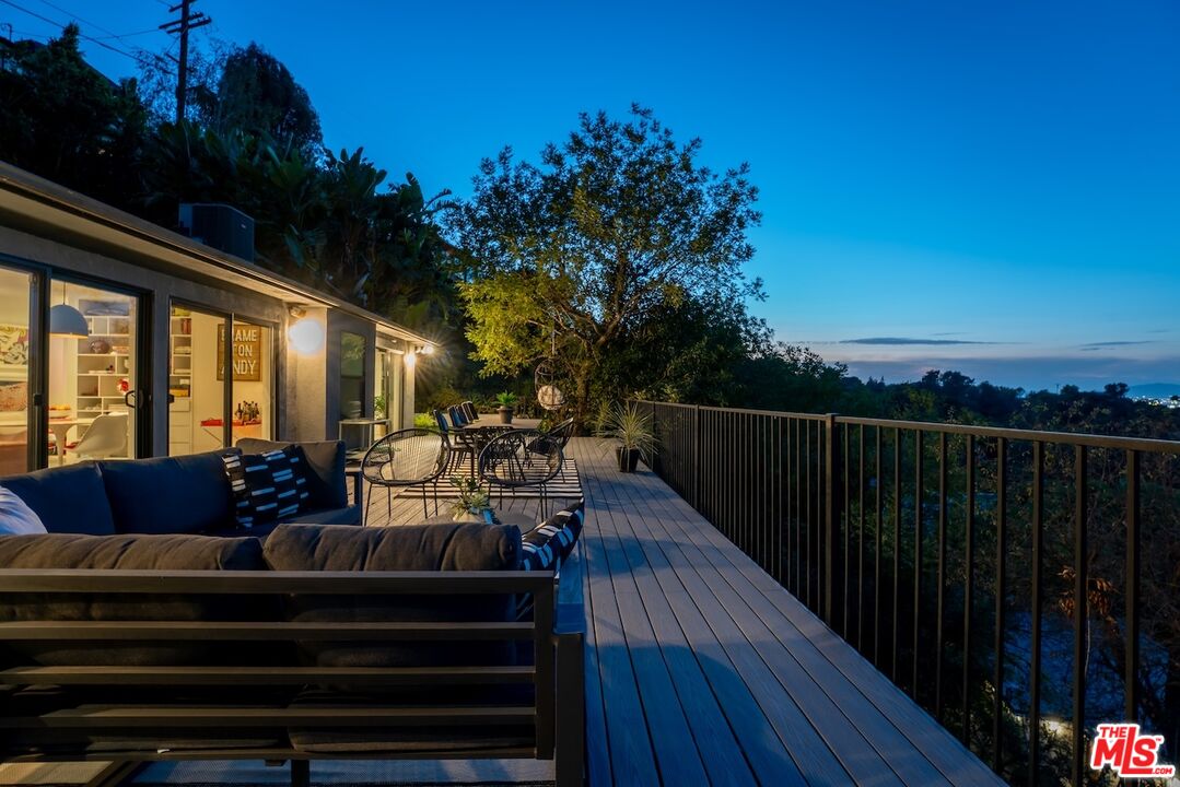 7301 Pacific View Dr