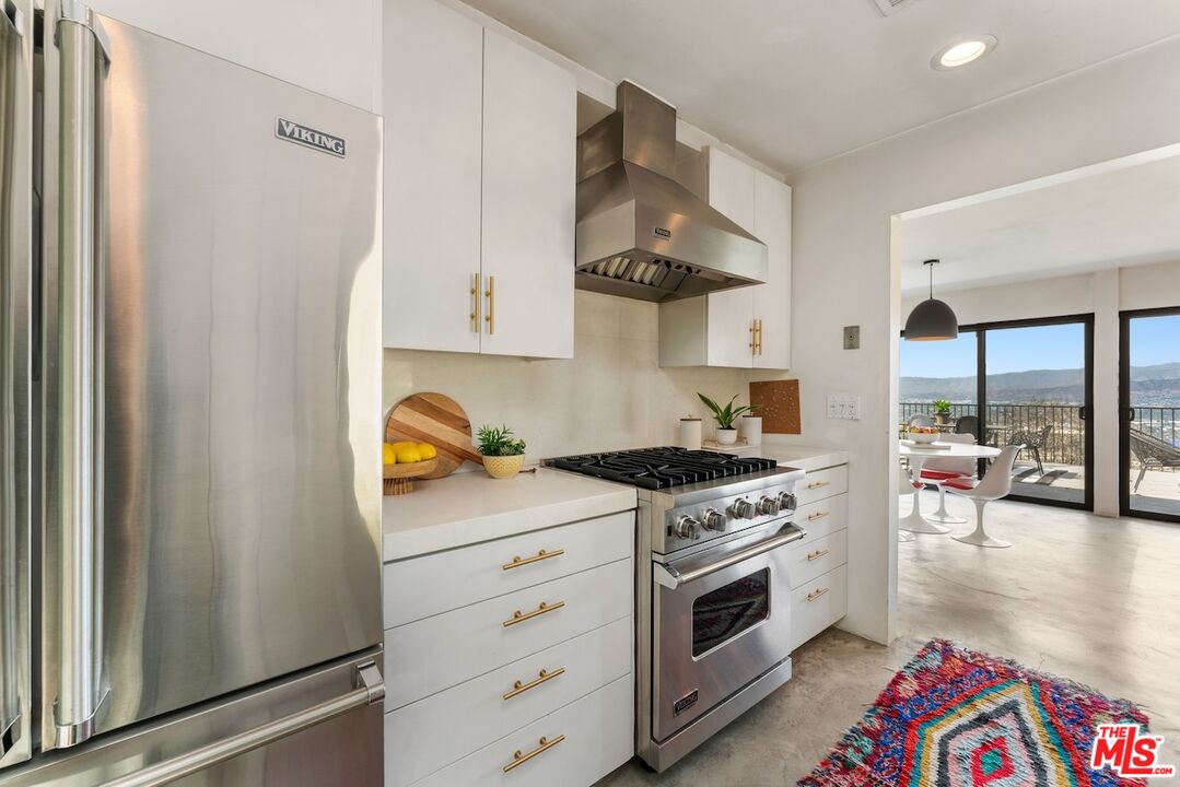 7301 Pacific View Dr