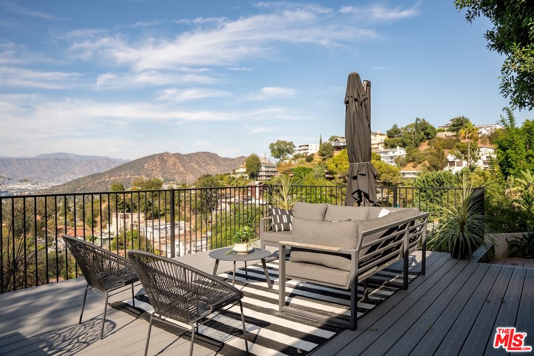 7301 Pacific View Dr