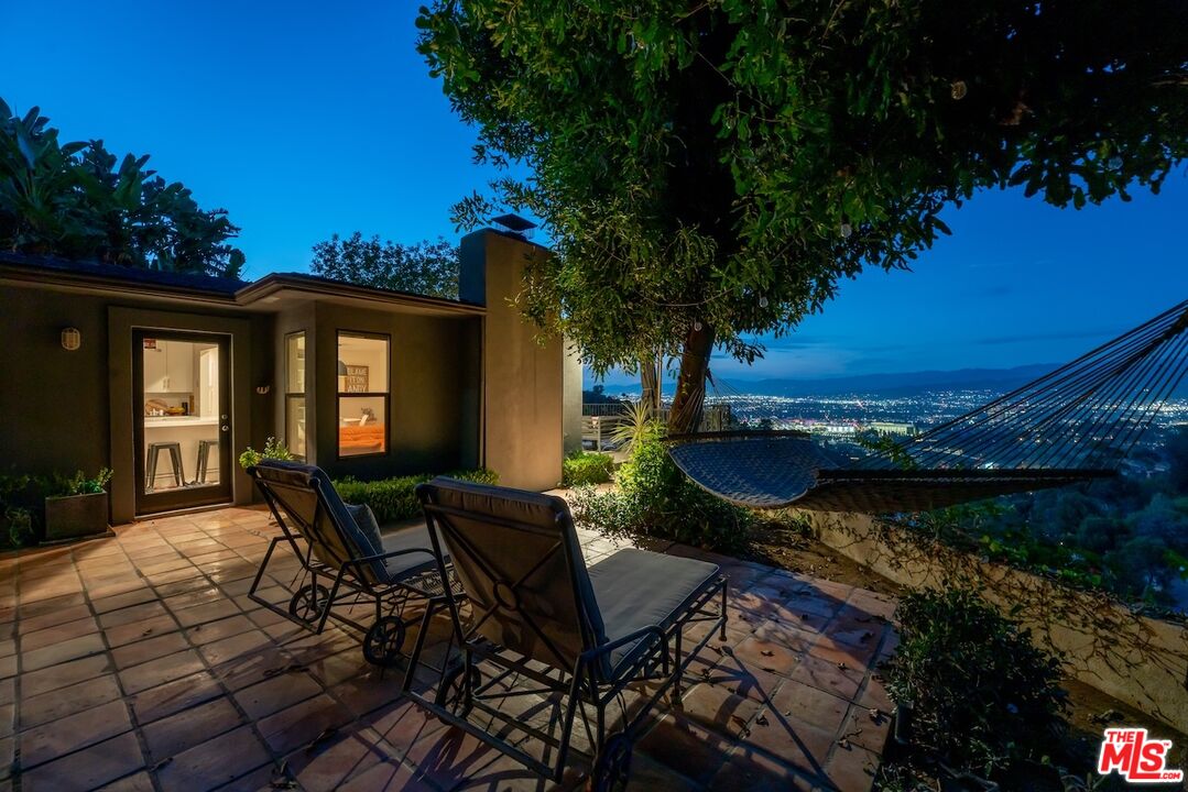 7301 Pacific View Dr