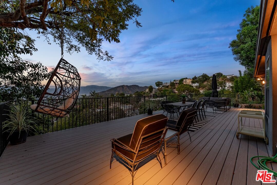 7301 Pacific View Dr