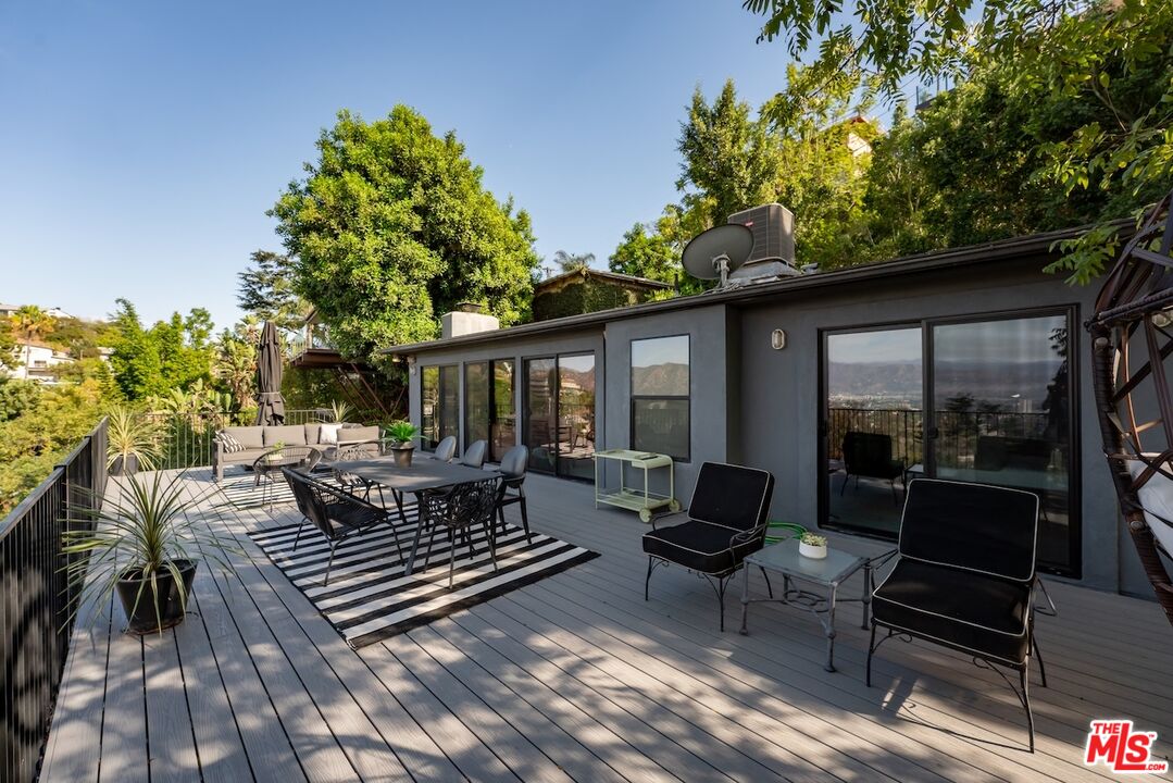7301 Pacific View Dr