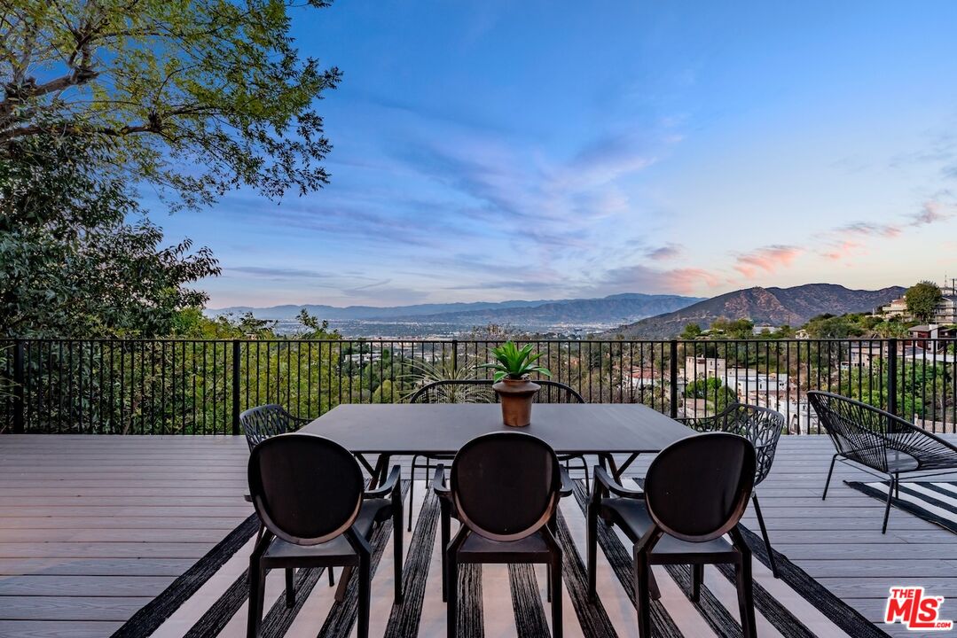 7301 Pacific View Dr