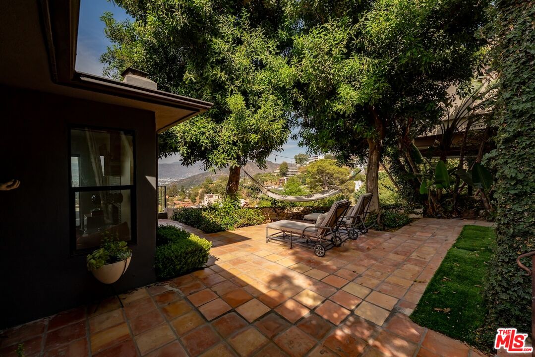 7301 Pacific View Dr