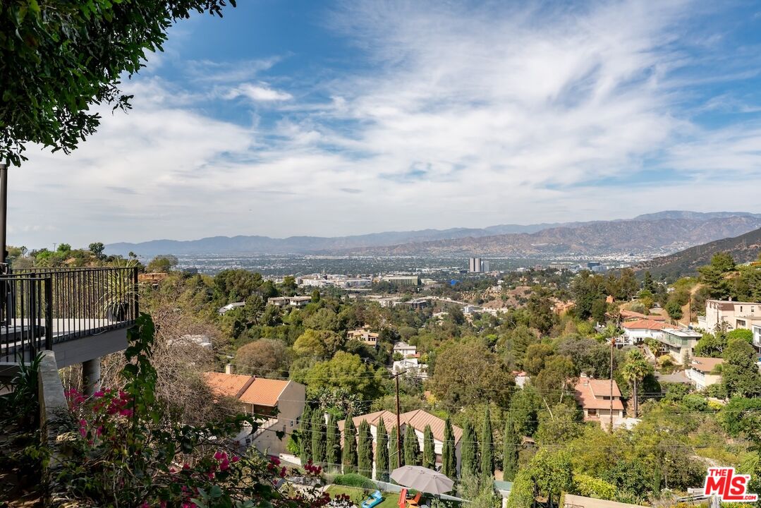 7301 Pacific View Dr