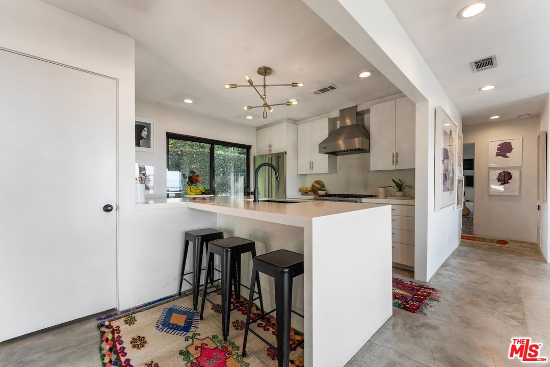 7301 Pacific View Dr