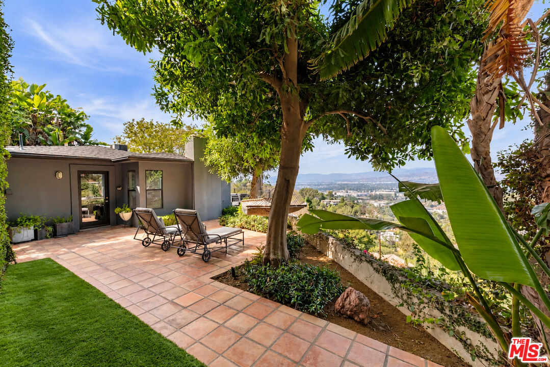 7301 Pacific View Dr