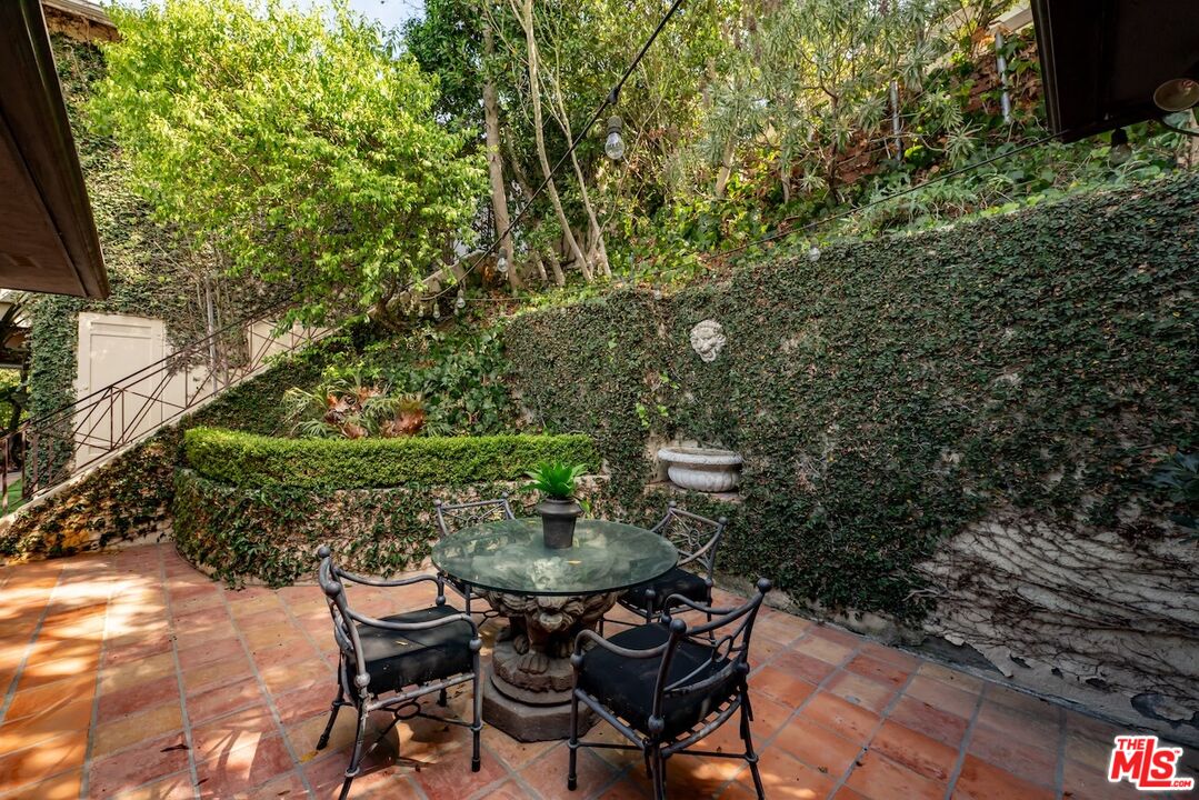 7301 Pacific View Dr