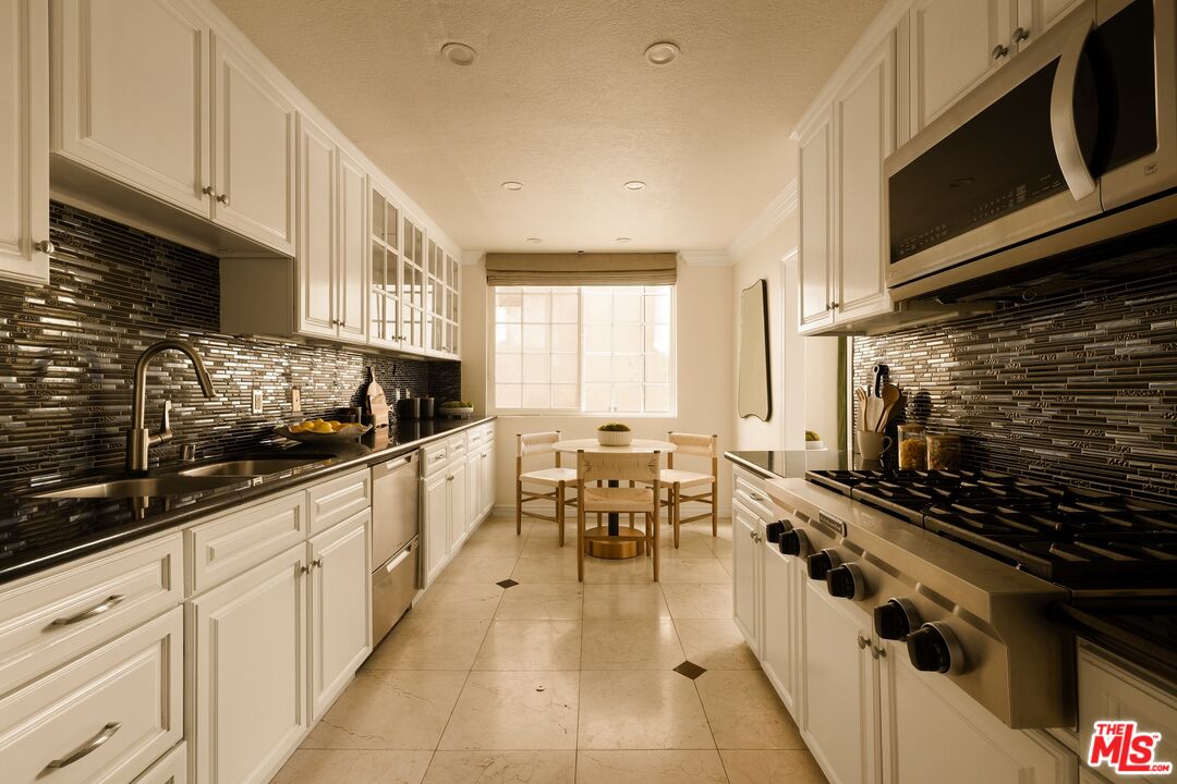 1422 S Bentley Ave Unit: 101