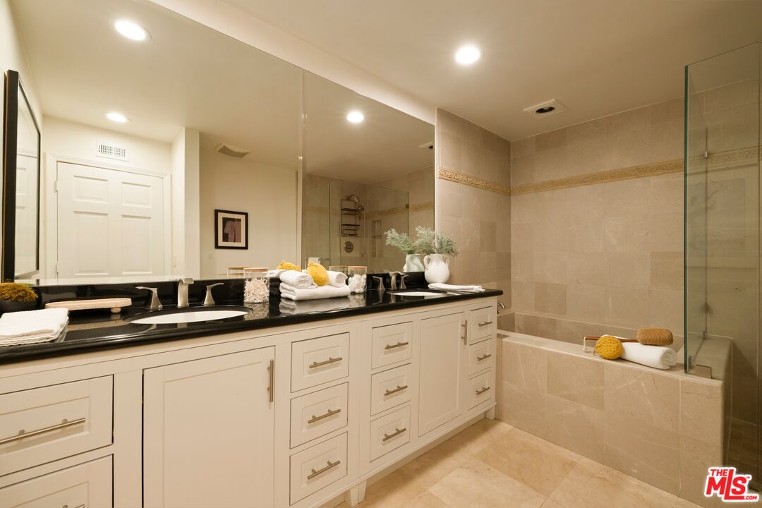 1422 S Bentley Ave Unit: 101
