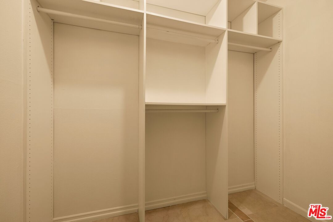 1422 S Bentley Ave Unit: 101