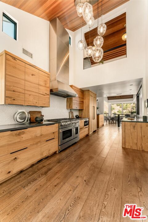 3372 Longridge Ter