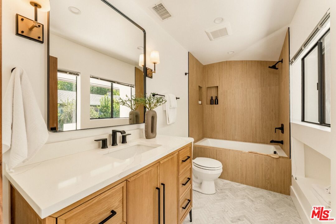3372 Longridge Ter