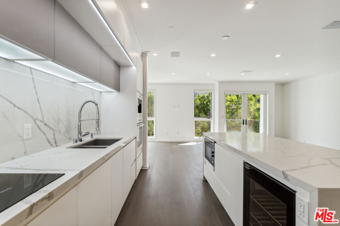 132 N Swall Dr Unit: 202