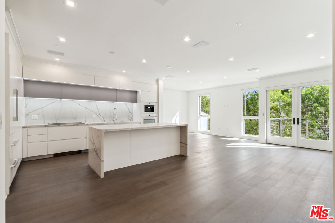132 N Swall Dr Unit: 202