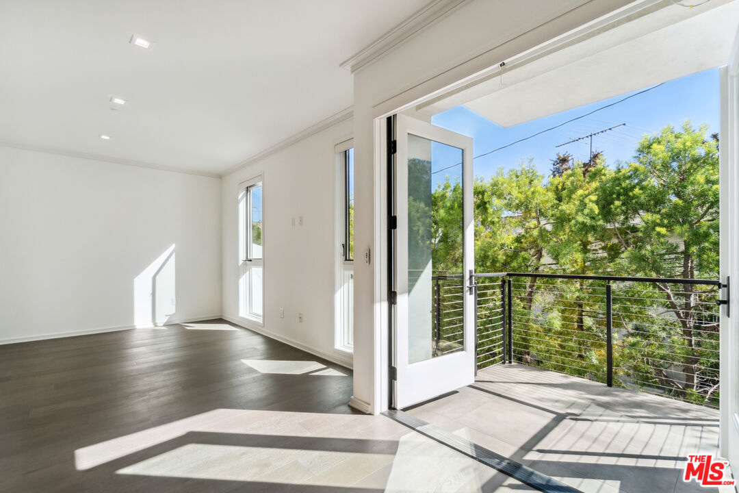 132 N Swall Dr Unit: 202