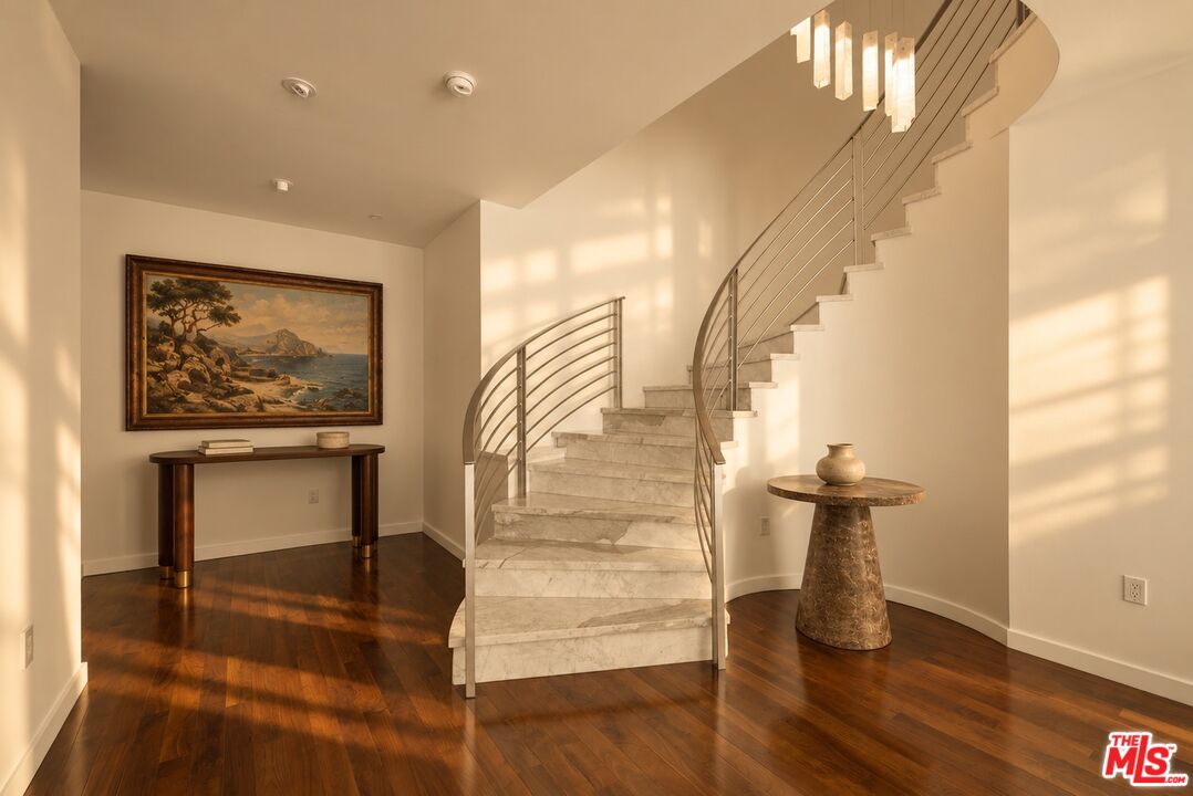 928 N Croft Ave Unit: 102