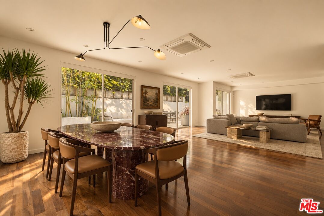 928 N Croft Ave Unit: 102
