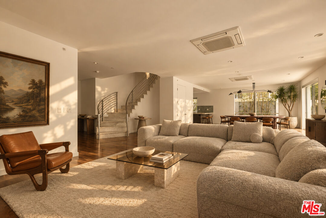 928 N Croft Ave Unit: 102