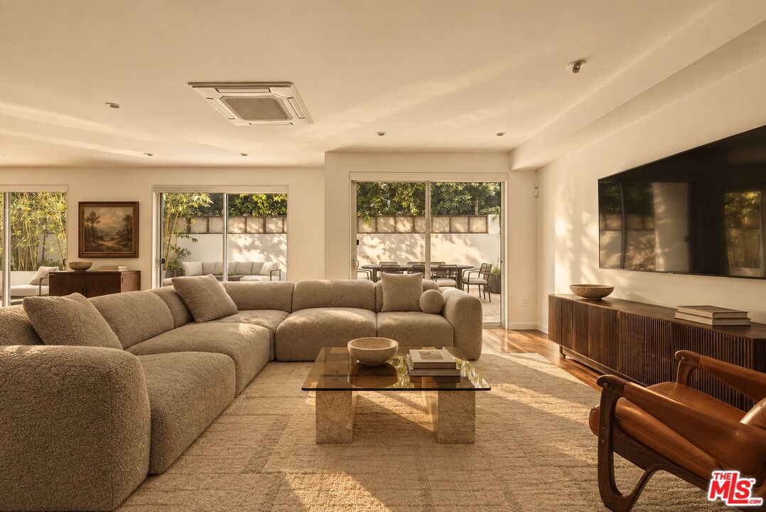 928 N Croft Ave Unit: 102