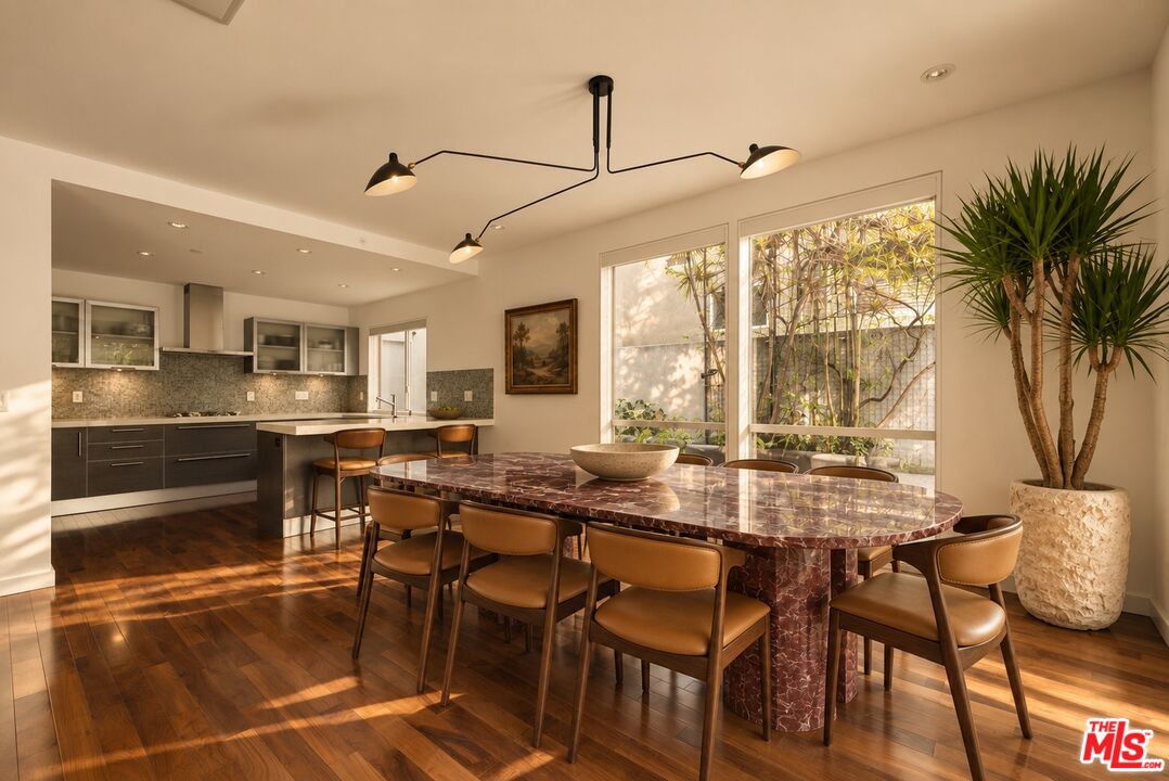 928 N Croft Ave Unit: 102