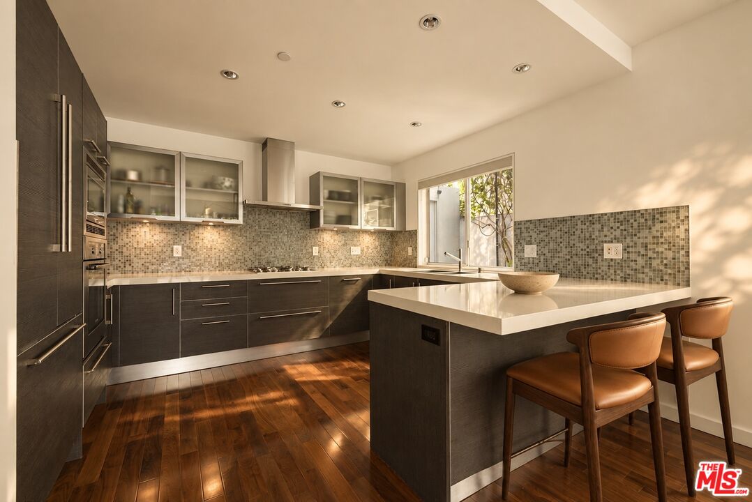 928 N Croft Ave Unit: 102