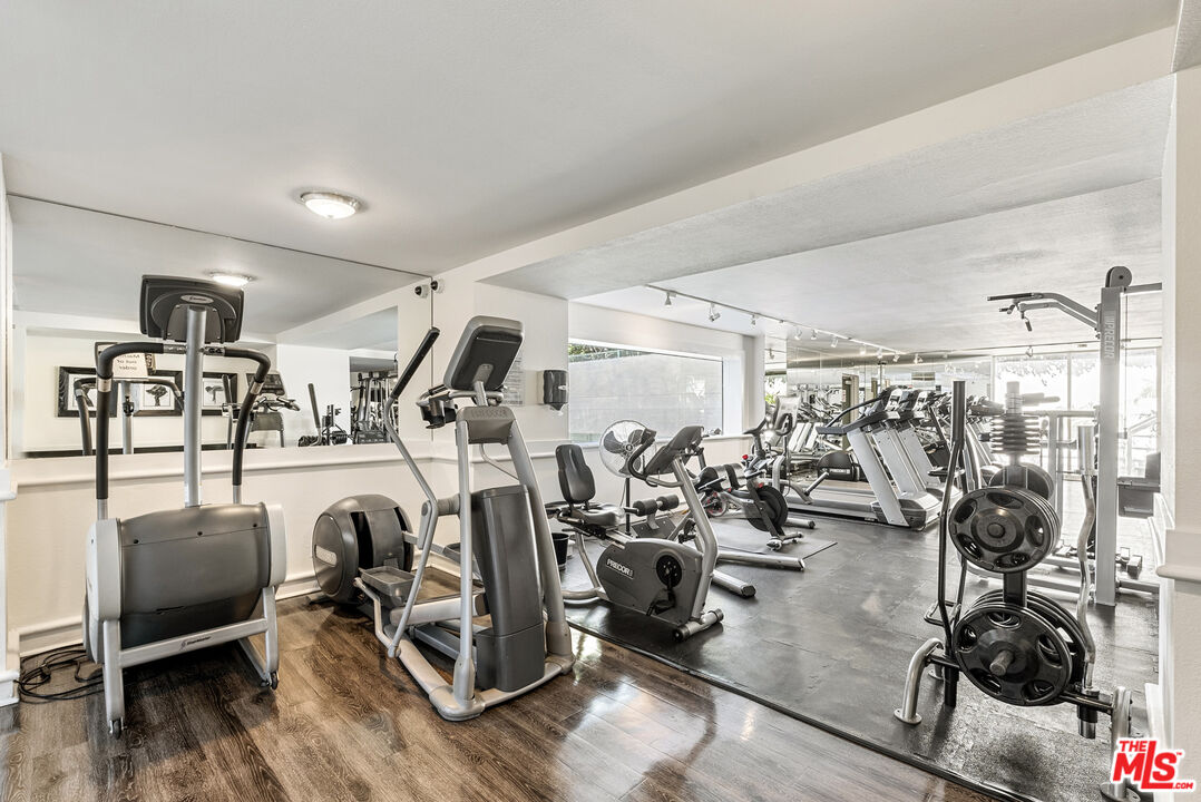 1131 Alta Loma Rd Unit: 415