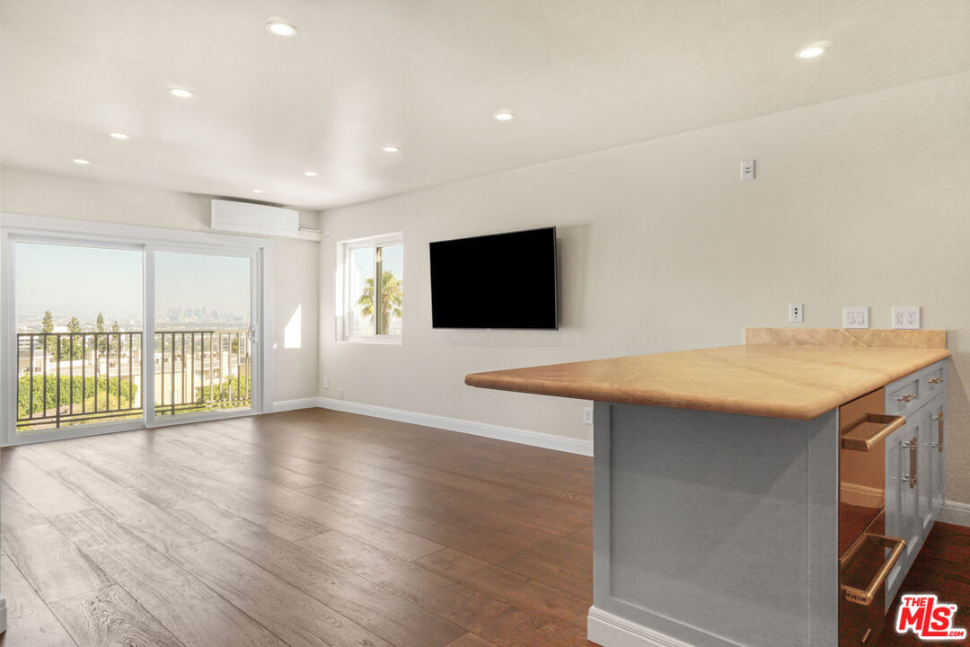 1230 Horn Ave Unit: 605