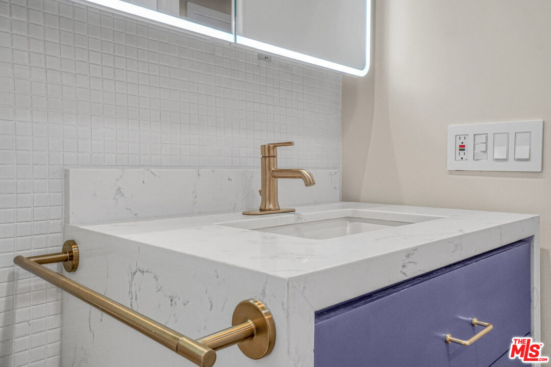 1230 Horn Ave Unit: 605