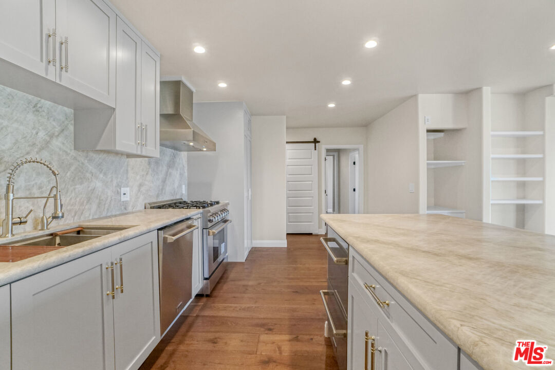 1230 Horn Ave Unit: 605